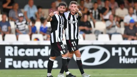 Borja Valle y &Oacute;scar Arribas en el Estadio Cartagonova durante el partido de la jornada 5 de LaLiga Smart Bank 2022/2023 entre FC Cartagena y el Albacete Balompi&eacute; | FOTO: FC CARTAGENA