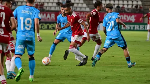 El Real Murcia empata con el Numancia.