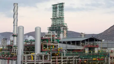 Imagen de la refiner&iacute;a situada en el Valle de Escombreras, Cartagena | FOTO: REPSOL