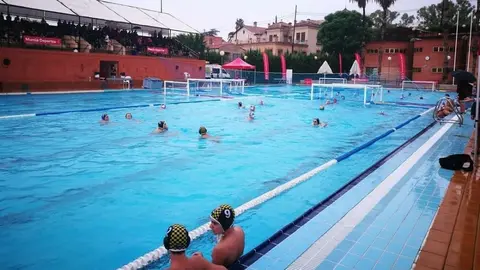Pr&aacute;ctica de Waterpolo en el Murcia Parque