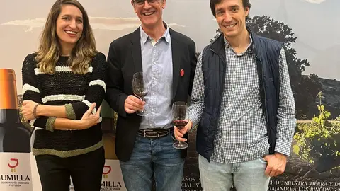 Presidente y Secretaria de la DOP Jumilla con Antonio Candelas de Mivino