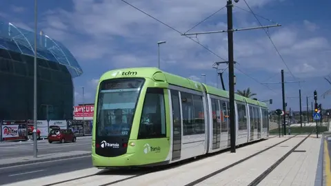 Tranv&iacute;a de Murcia a su paso por los centros comerciales