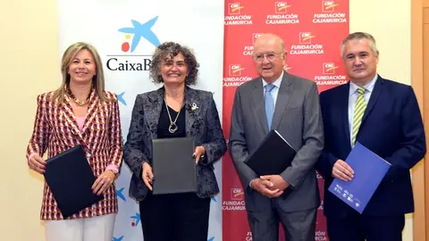 De izq. a der., Olga Garc&iacute;a (Caixabank), Beatriz Miguel (rectora de la UPCT), Carlos Egea (Fundaci&oacute;n Cajamurcia) el vicerrector de Econom&iacute;a, Empresa y Emprendimiento de la UPCT, Juan Francisco S&aacute;nchez Garc&iacute;a.