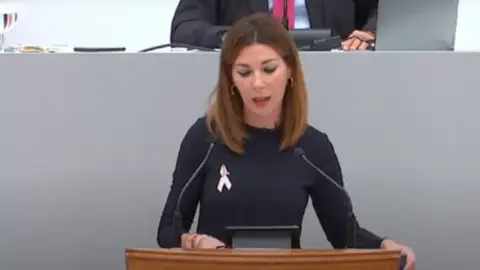 Mar&iacute;a del Carmen Ruiz J&oacute;dar, nueva secretaria primera de la Asamblea Regional en una intervenci&oacute;n | FOTO: ASAMBLEA REGIONAL