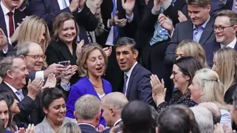 Felicitaci&oacute;n colectiva de todo el Partido Conservador de Reino Unido por el nombramiento de Rishi Sunak como primer ministro. | FOTO: EUROPA PRESS