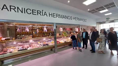 Abierta de nuevo la plaza de abastos de Campoamor tras su remodelaci&oacute;n