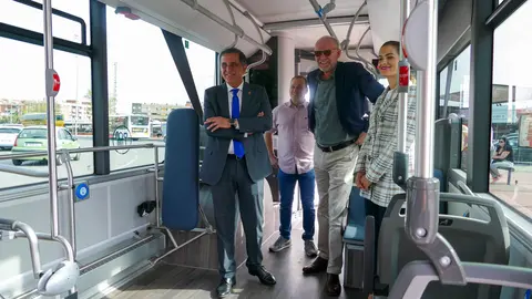 El Ayuntamiento de Murcia presenta los nuevos autobuses 100% el&eacute;ctricos que circular&aacute;n por el municipio. | FOTO: AYUNTAMIENTO DE MURCIA
