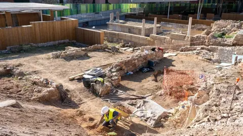 Patrimonio Arqueol&oacute;gico contrata la conservaci&oacute;n de los restos del Barrio del Foro Romano