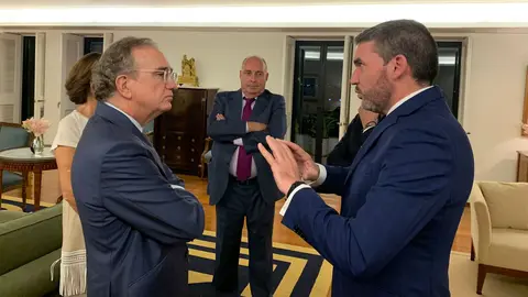 El consejero de Agricultura, Antonio Luengo, se reuni&oacute; en Bangkok con el embajador de Espa&ntilde;a en Tailandia, Felipe de la Morena (Foto: CARM)