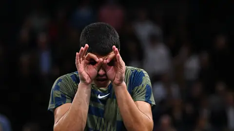 Carlos Alcaraz celebra el triunfo ante
