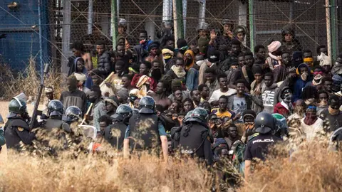 Migrantes en la valla de Melilla (Foto: Amnist&iacute;a Internacional)