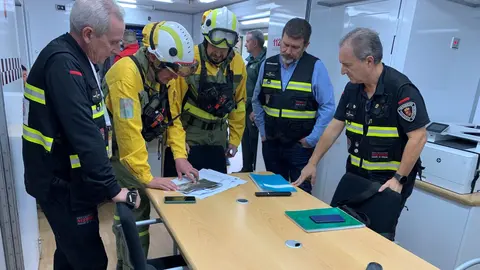 El director general de Emergencias, Fulgencio Perona, en el Puesto de Mando Avanzado, durante el simulacro realizado en el Valle de Escombreras (Foto: CARM)