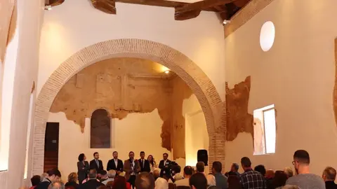 El consejero de Fomento e Infraestructuras, Jos&eacute; Ram&oacute;n D&iacute;ez de Revenga, junto con el alcalde de Lorca, Diego Materos, inauguraron hoy las obras que ha ejecutado el consistorio lorquino en virtud de un acuerdo suscrito con la Comunidad que incluye la ermita y su entorno.
