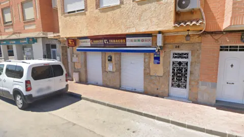 Administraci&oacute;n de loter&iacute;a de Sangonera la Seca donde ha sido validado el boleto del agraciado de El Mill&oacute;n. | FOTO: GOOGLE