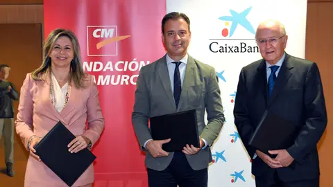 De izq. a der., Olga Garc&iacute;a, Marcos Ortu&ntilde;o y Carlos Egea.