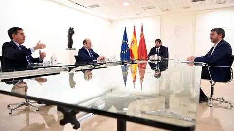 Reuni&oacute;n de L&oacute;pez Miras y Luengo con Ailimpo (foto: CARM)