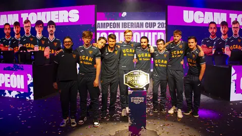 Plantilla del UCAM Tokiers, campeona de la Iberian Cup