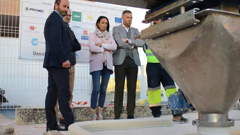 La consejera de Empresa, Empleo, Universidades y Portavoc&iacute;a, Valle Migu&eacute;lez, y ell alcalde de Caravaca de la Cruz, Jos&eacute; Francisco Garc&iacute;a, conocen el proyecto (foto: CARM)