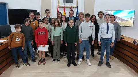 El &Oacute;rgano de Participaci&oacute;n de la Infancia y Adolescencia (OPIA) de Alcantarilla celebr&oacute; hoy su Pleno, en el que losparticipantes de la Comisi&oacute;n Permanente han debatido las propuestas que han ido preparando en los seis &uacute;ltimos meses.