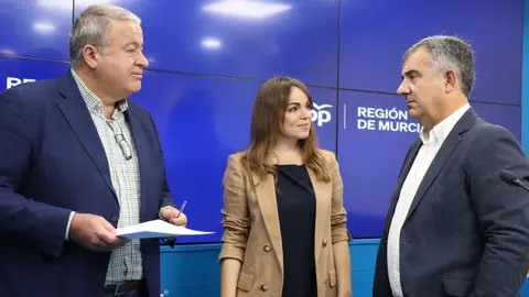 De izq. a der., Francisco Bernab&eacute;, Rebeca P&eacute;rez y Juan Mar&iacute;a V&aacute;zquez