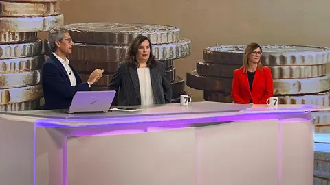 De izq. a der. Luis Alc&aacute;zar, Alicia M&eacute;ndez (CROEM) y Encarna Le&oacute;n (Grupo Caliche)