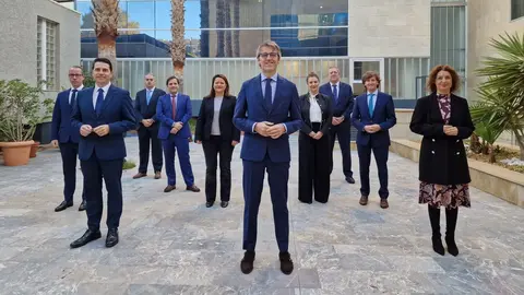El consejero de Hacienda, Luis Mar&iacute;n, junto a suequipo directivo: Sonia Carrillo (secretaria general), Daniel Jim&eacute;nez (Presupuestos), Lola S&aacute;nchez (Patrimonio), Javier Mart&iacute;nez Gilabert (Inform&aacute;tica), Jos&eacute; Ram&oacute;n Palaz&oacute;n (Racionalizaci&oacute;n del gasto), Carmen M&ordf; Zamora (Funci&oacute;n P&uacute;blica), Juan Mar&iacute;n (director de la Agencia Tributaria), Nicol&aacute;s Gonz&aacute;lvez (ICREF) (Foto: CARM)