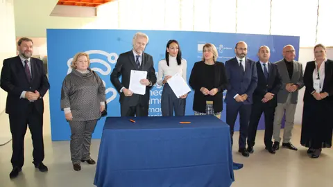 La consejera de Empresa, Empleo, Universidades y Portavoc&iacute;a, Valle Migu&eacute;lez, y el presidente de la Federaci&oacute;n Mundial de Trade Points, Bruno Masier, durante la firma de la 'Declaraci&oacute;n de Cartagena' (foto: CARM)