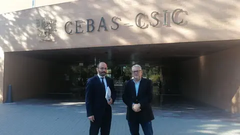 El director del INFO, Joaqu&iacute;n G&oacute;mez, mantuvo una reuni&oacute;n con el director del Cebas-Csic, Juan Jos&eacute; Alarc&oacute;n (Foto: CARM)