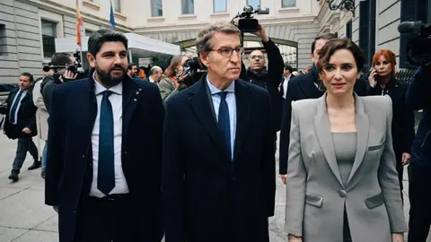 De izq. a der. L&oacute;pez Miras, Feij&oacute;o e Isabel D&iacute;az Ayuso