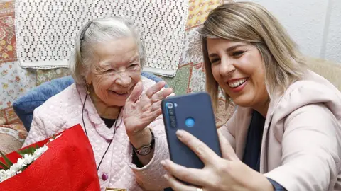 La alcaldesa Arroyo junto a Mar&iacute;a Ubero (foto: Ayto. CT)