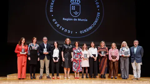 Entrega de los Premios Innovaci&oacute;n y Buenas Pr&aacute;cticas (foto: CARM)
