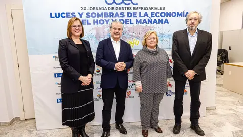 De izq. a der., la vicepresidenta Isabel Franco, el empresario Marcos de Quinto, Ana Correa, presidenta de la COEC y el ex diputado Juan Carlos Girauta (Foto: CARM)