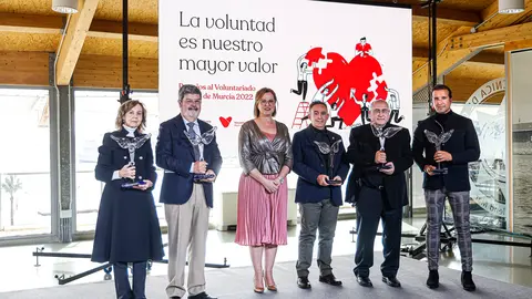 La Comunidad reconoce al pintor &Aacute;lvaro Pe&ntilde;a, Banco de Alimentos del Segura, Cruz Roja, AJE y Ucam con los Premios al Voluntariado (Foto: CARM)