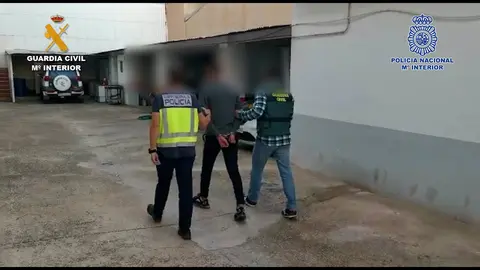 Detenci&oacute;n de uno de los presuntos implicados en los dos secuestros de Rold&aacute;n y Alcoy (foto: Polic&iacute;a Nacional y Guardia Civil)