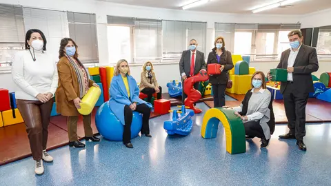 Isabel Franco, durante su visita a las instalaciones del Centro de Atenci&oacute;n Temprana de Astrapace (foto: CARM)