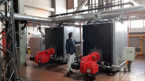 El gerente del &Aacute;rea de Salud III, Jos&eacute; Manuel P&eacute;rez, visit&oacute; la nueva instalaci&oacute;n de calderas del hospital Rafael M&eacute;ndez (Foto: CARM)