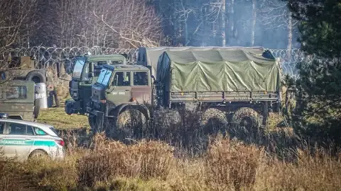 Camiones militares (foto: Europa Press)