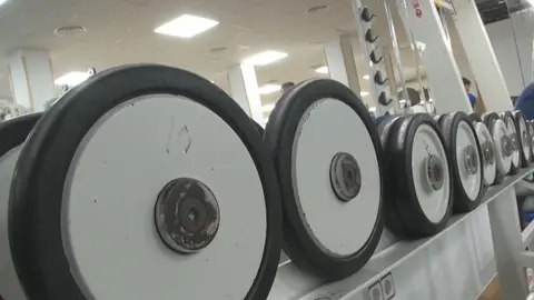 Mancuernas de un gimnasio de la Regi&oacute;n de Murcia (foto: La 7)