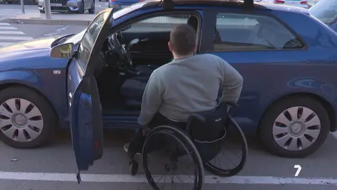 El Ayuntamiento prueba un sistema para localizar aparcamiento libre para personas de movilidad reducida