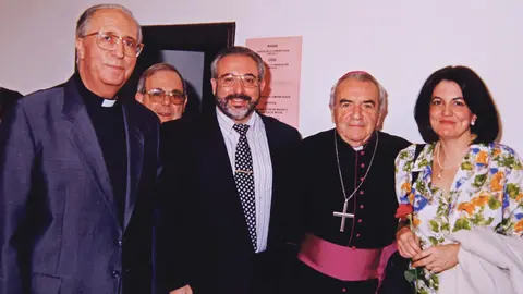 Multitudinaria capilla ardiente aa Jos&eacute; Luis Mendoza