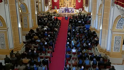 Multitudinaria capilla ardiente aa Jos&eacute; Luis Mendoza
