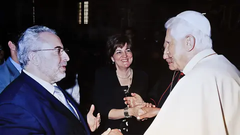Multitudinaria capilla ardiente aa Jos&eacute; Luis Mendoza