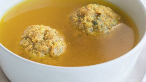 Caldo con pelotas