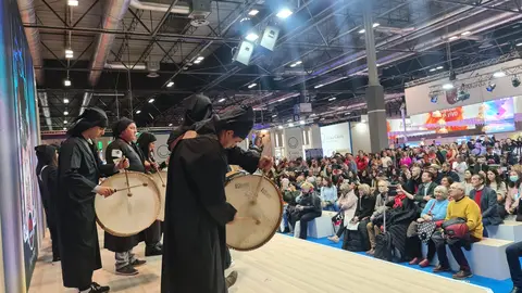 Recreaci&oacute;n de La Noche de los Tambores de Mula en FITUR