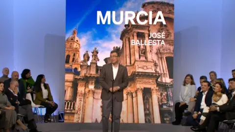 Jos&eacute; Ballesta, candidato a la Alcald&iacute;a de Murcia por el Partido Popular, presenta su candidatura en Madrid (foto: La 7)
