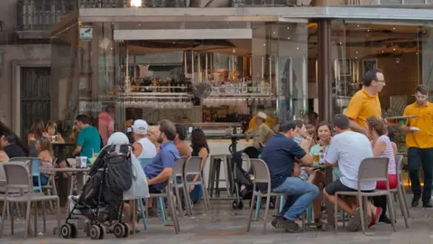 Imagen de archivo de la terraza de un local de hosteler&iacute;a en Cartagena.