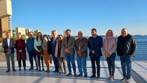 El consejero de Medio Ambiente, Mar Menor, Universidades e Investigaci&oacute;n, Juan Mar&iacute;a V&aacute;zquez, con los participantes en el Foro de Coordinaci&oacute;n Interadministrativo del Mar Menor.