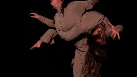 Imagen del nuevo espect&aacute;culo de la compa&ntilde;&iacute;a de danza Enraiza.