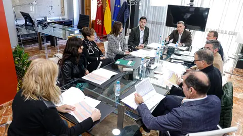 El secretario general de la Consejer&iacute;a de Transparencia, Participaci&oacute;n y Cooperaci&oacute;n, Jos&eacute; David Hern&aacute;ndez, preside la constituci&oacute;n del jurado de los premios de Gobierno Abierto (foto: CARM)