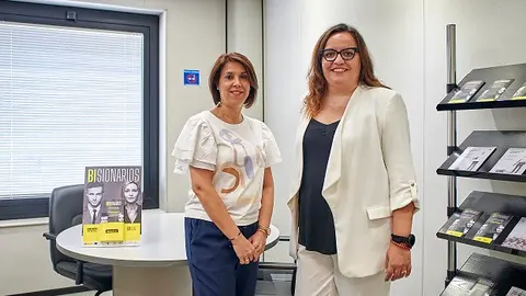 La responsable de la Oficina de Informaci&oacute;n de FP Dual de CROEM, Alicia M&eacute;ndez, junto a su adjunta, Maril&oacute; Hern&aacute;ndez.